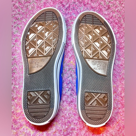 NEW NEVER WORN royal blue Converse size 2 youth - Picture 3 of 6